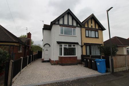 3 bedroom semi-detached house to rent - Photo 2