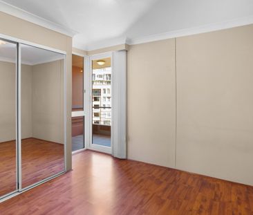 LOVELY TWO-BEDROOM APARTMENT JUST MINUTES FROM DARLING HARBOUR - Photo 2