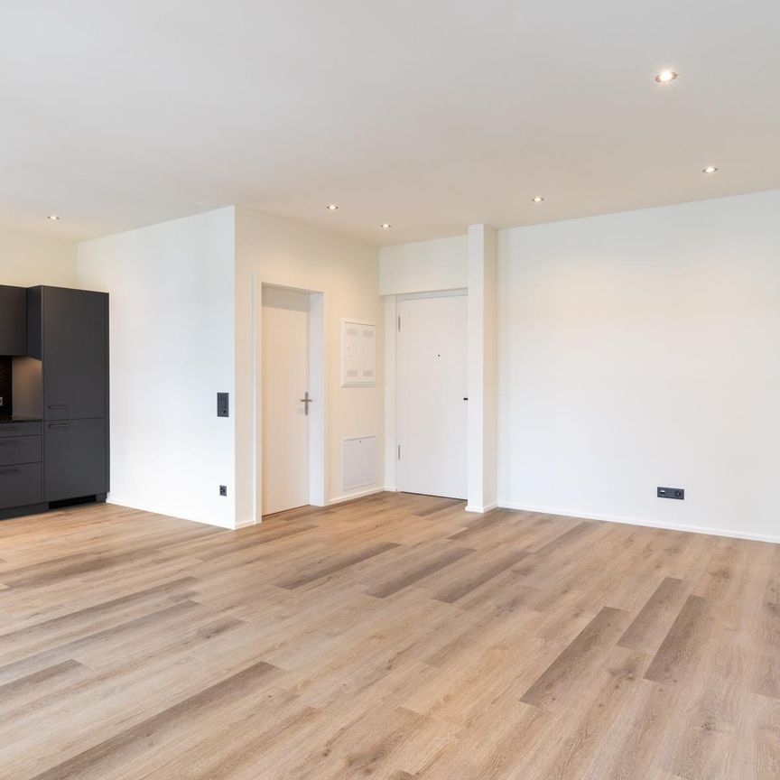 Moderne 2.5-Zimmer-Langzeit-Ferienwohnung im Dorfkern von Näfels - Foto 1