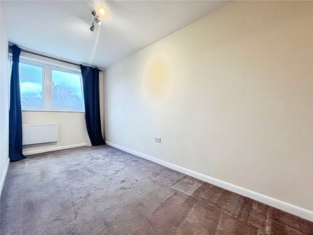 Runnymede Court, Egham, Surrey, TW20 9AA - Photo 2