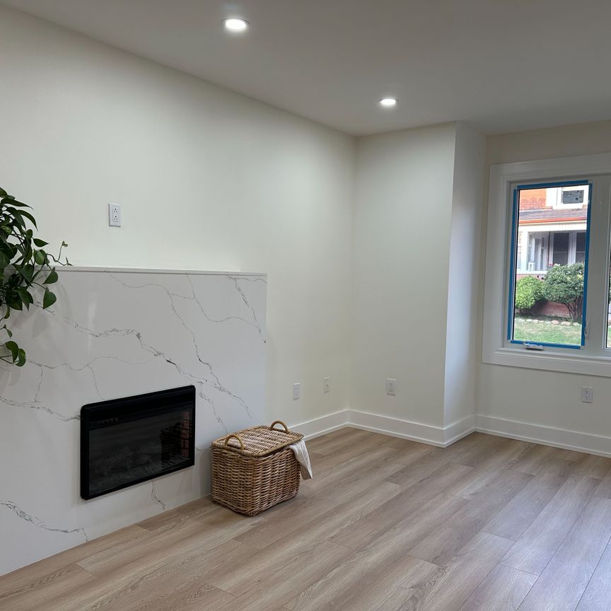 For Lease - 210 Dearborn Avenue, Oshawa, Ontario - Photo 1