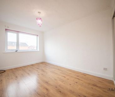 4 bedroom detached house to rent - Photo 2