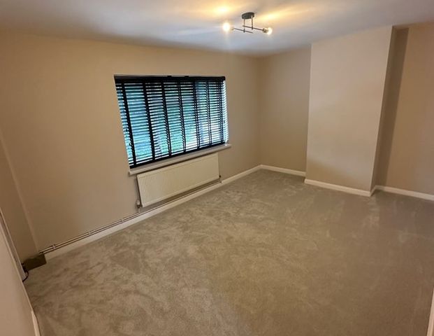 Room in a Shared Flat, Sullivan Avenue, E16 - Photo 1