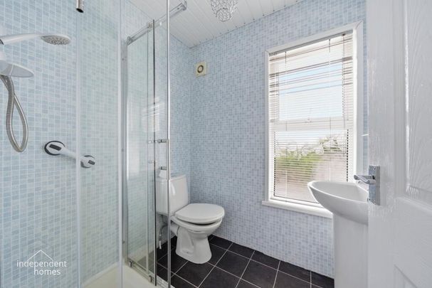 27 Kent Avenue, Larne, BT40 1NB - Photo 1