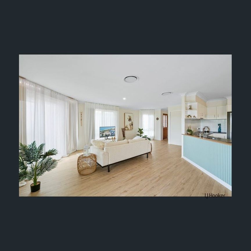 Waterfront Home – Short Term Fully Furnished 4-5-Bedroom with Private Boat Ramp - Photo 1