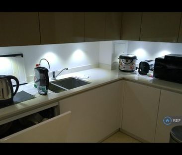 1 bedroom in a flat share to rent - Photo 4