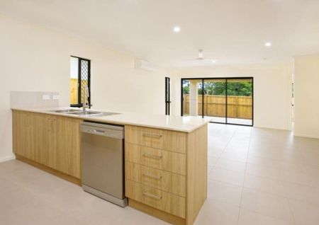 STUNNING FAMILY HOME WITH LAKESIDE LIVING! - Photo 3