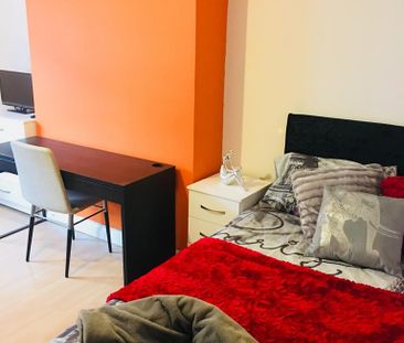 1 bedroom in a house share to rent - Photo 1