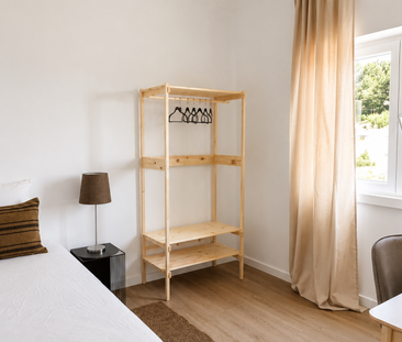 Rooms for Students – 4 km from NOVA FCT & Near the Beach - Photo 3