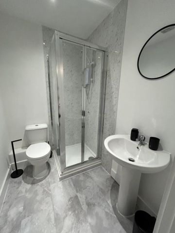 1 bedroom in a house share to rent - Photo 3