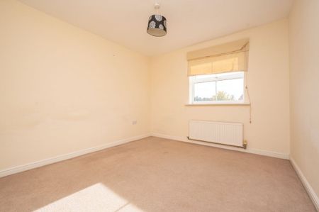 2 bedroom flat - Photo 2