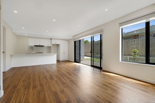 2/15 Edinburgh Road Bayswater VIC - Photo 1