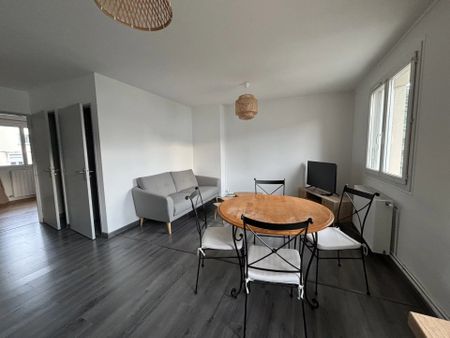 Location Appartement 4 pièces 66m² VALENCE 26000 - Photo 2