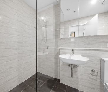 Stylish studio in an unbeatable location - electricity, gas & water... - Photo 1