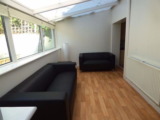 4 bedroom semi-detached house to rent - Photo 1