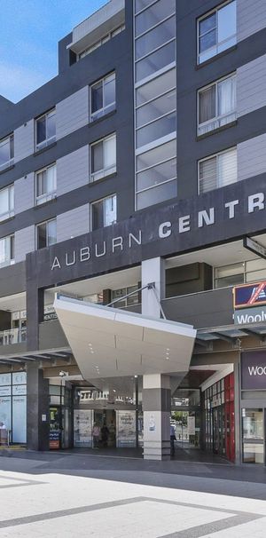 Ground floor, Prime location, Minutes Walk To Station And Shopping Centre!! - Photo 1