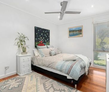 BOUTIQUE VILLA IN PRIZED BEACHSIDE POCKET! - Photo 2