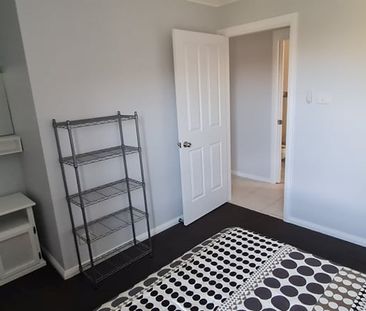 3-bedroom shared unit, U Smith Street - Photo 6