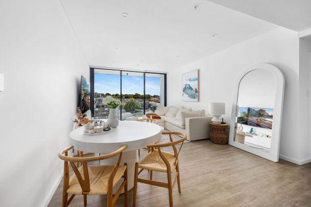 Sunlit Two Bedroom Apartment - Photo 1
