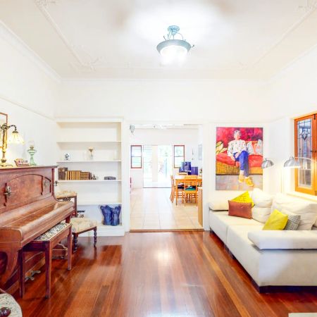 IMPRESSIVE FAMILY HOME IN FABULOUS LOCATION! - Photo 5