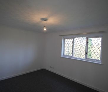 4 bedroom terraced house to rent - Photo 4