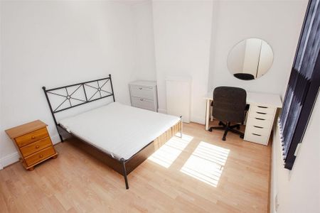 5 bedroom house to rent - Photo 2