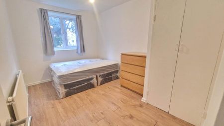 3 bedroom flat to rent - Photo 5