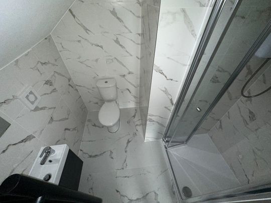 Studio Flat, Central Park Road, E6 - Photo 1
