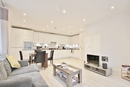 Abbotsford Court, Lakedrive, Park Royal, London, NW10 - Photo 2