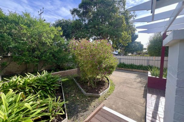 Contemporary Comfort and Convenience in One - Photo 1