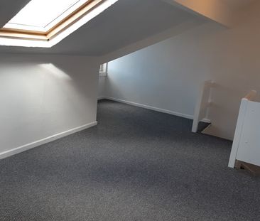 2 Bed Terraced House, Parkfield Grove, LS11 - Photo 2