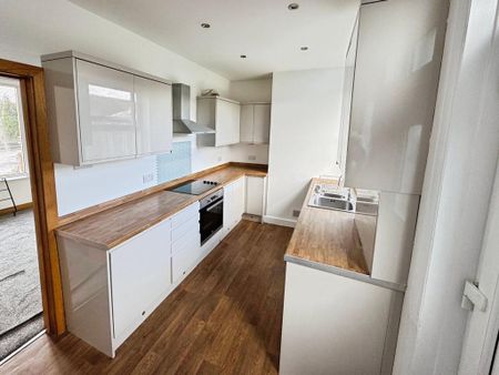 3 bedroom terraced house to rent - Photo 3