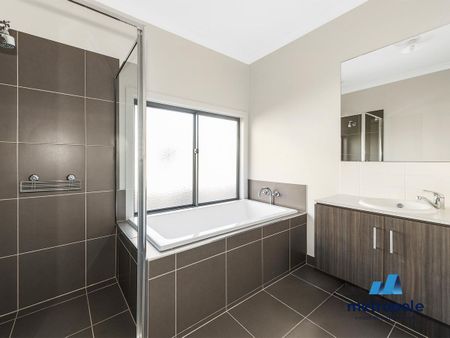 8B Namron Street, BENTLEIGH EAST, VIC - Photo 2