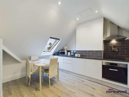 South Cliff Avenue, Meads, Eastbourne, BN20 - Photo 5