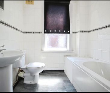 2 Bed End Terrace, Temple View Place, LS9 - Photo 4