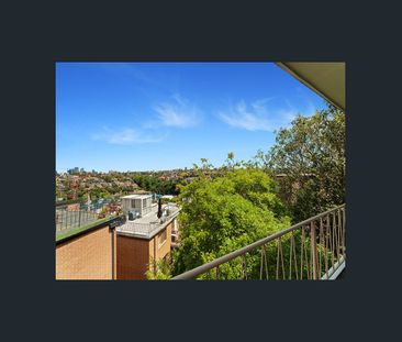 PICTURESQUE VIEWS OVER MOSMAN BAY - Photo 3