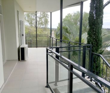LARGE DUPLEX WITH SKYLINE VIEWS!!! - Photo 2