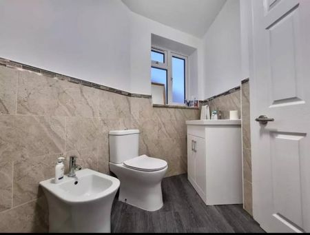 House share to rent - Photo 2