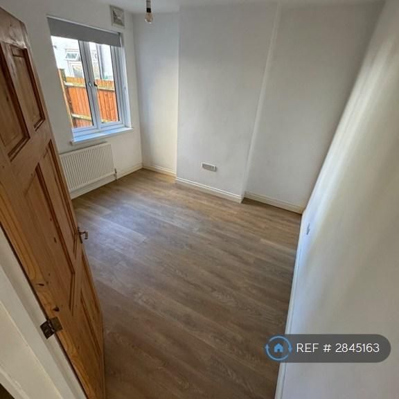 2 bedroom maisonette to rent - Photo 1