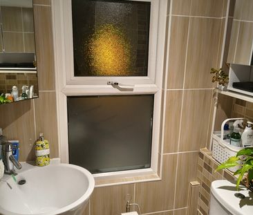 Room in a Shared Flat, Sydenham Road, CR0 - Photo 3