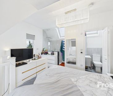 2 bedroom end of terrace house to rent - Photo 2