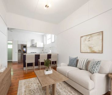 Charming Refurbished Inner-City Home - Photo 6
