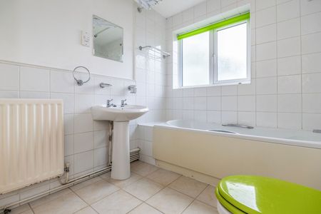 1 bedroom maisonette to rent Gatland House 47A124 Station Road, Horsham, West Sussex, RH13 - Photo 3