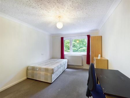 4 bedroom flat to rent - Photo 5
