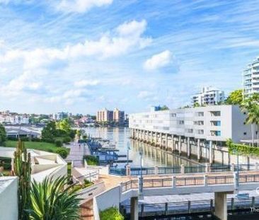 SPACIOUS APARTMENT WITH RIVER VIEW - Photo 4