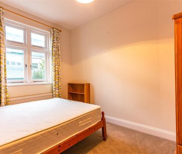 3 bedroom flat to rent - Photo 2