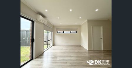 Ultra Modern 2 Bedroom Townhouse - Photo 2