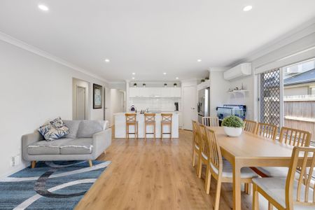 7 Olaf Loop, Park Ridge QLD 4125 - House For Rent - $720 | Domain - Photo 2