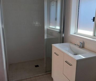 4 Bedroom two way bathroom ( Teenager or Grandparents with ensuite ) - Photo 4