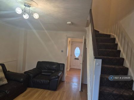 2 bedroom terraced house to rent - Photo 2